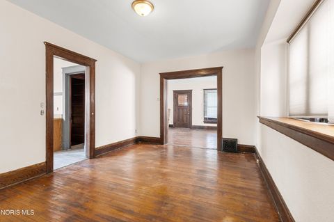 Tiny photo for 421 Cincinnati Street, Toledo, OH 43611 (MLS # 10008588)