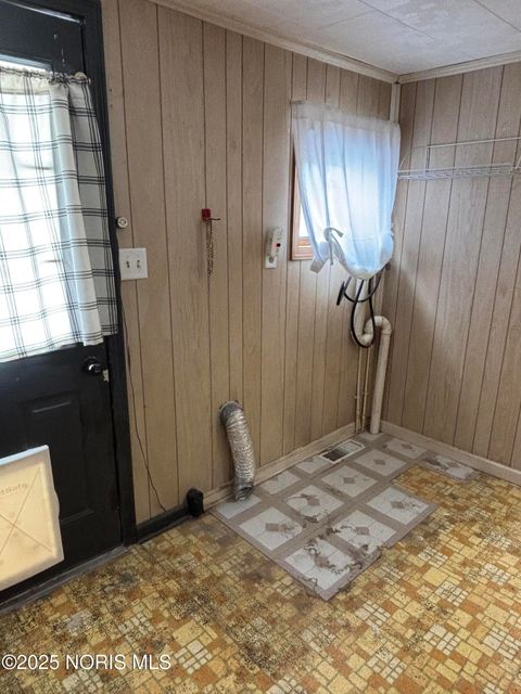 Tiny photo for 335 Windsor Lane, Gibsonburg, OH 43431 (MLS # 10002362)