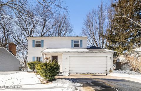 Photo of 1236 Eastland Drive, Oregon, OH 43616 (MLS # 10002780)