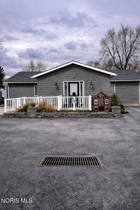 Photo of 222 Center Street, Findlay, OH 45840 (MLS # 10005212)