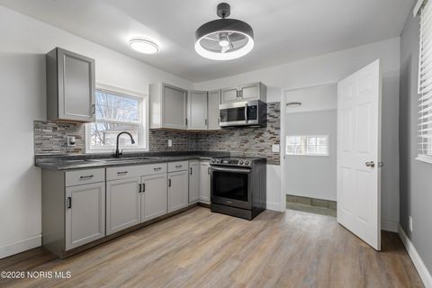 Tiny photo for 707 Franklin Avenue, Fremont, OH 43420 (MLS # 10003113)