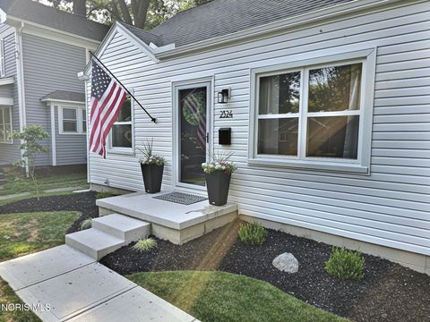 Tiny photo for 2324 Ward Street, Toledo, OH 43609 (MLS # 10010293)