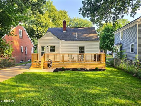 Tiny photo for 2324 Ward Street, Toledo, OH 43609 (MLS # 10010293)
