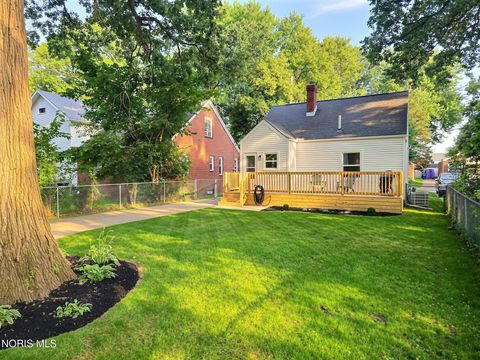 Tiny photo for 2324 Ward Street, Toledo, OH 43609 (MLS # 10010293)