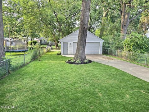 Tiny photo for 2324 Ward Street, Toledo, OH 43609 (MLS # 10010293)