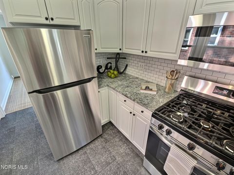Tiny photo for 2324 Ward Street, Toledo, OH 43609 (MLS # 10010293)