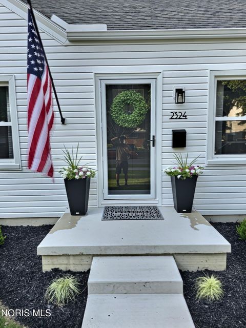Tiny photo for 2324 Ward Street, Toledo, OH 43609 (MLS # 10010293)