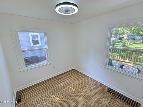 Tiny photo for 2324 Ward Street, Toledo, OH 43609 (MLS # 10010293)