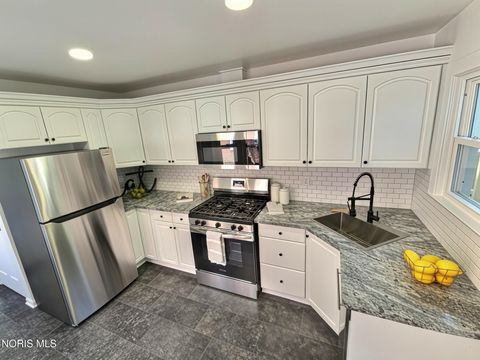 Tiny photo for 2324 Ward Street, Toledo, OH 43609 (MLS # 10010293)