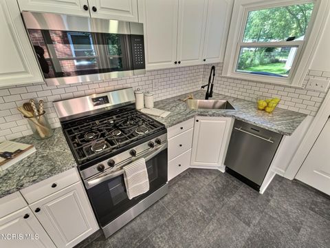 Tiny photo for 2324 Ward Street, Toledo, OH 43609 (MLS # 10010293)
