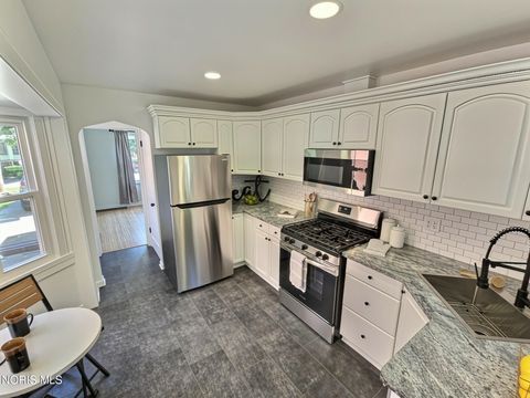 Tiny photo for 2324 Ward Street, Toledo, OH 43609 (MLS # 10010293)