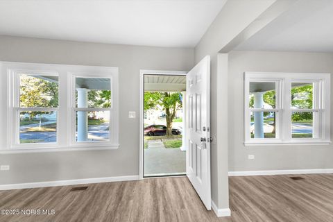 Tiny photo for 2447 Portsmouth Avenue, Toledo, OH 43613 (MLS # 10000304)