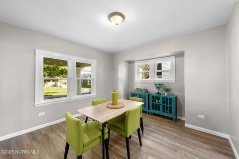 Tiny photo for 2447 Portsmouth Avenue, Toledo, OH 43613 (MLS # 10000304)