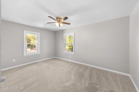 Tiny photo for 2447 Portsmouth Avenue, Toledo, OH 43613 (MLS # 10000304)