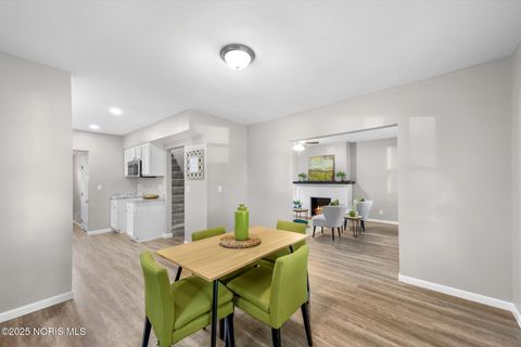 Tiny photo for 2447 Portsmouth Avenue, Toledo, OH 43613 (MLS # 10000304)