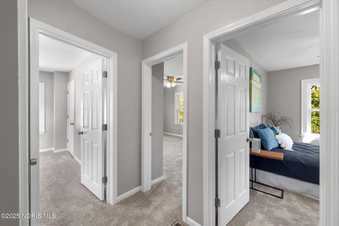 Tiny photo for 2447 Portsmouth Avenue, Toledo, OH 43613 (MLS # 10000304)