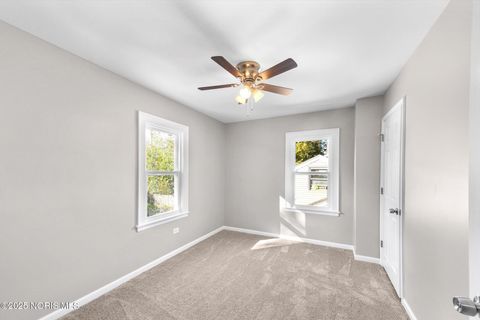 Tiny photo for 2447 Portsmouth Avenue, Toledo, OH 43613 (MLS # 10000304)