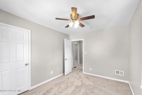 Tiny photo for 2447 Portsmouth Avenue, Toledo, OH 43613 (MLS # 10000304)