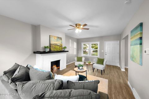 Tiny photo for 2447 Portsmouth Avenue, Toledo, OH 43613 (MLS # 10000304)
