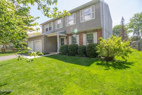 Photo of 121 Foxhill Lane, Perrysburg, OH 43551 (MLS # 10007122)