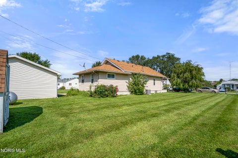 Tiny photo for 834 Gibson Drive, Toledo, OH 43612 (MLS # 10012372)