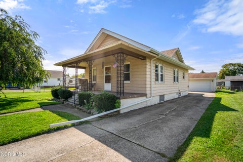 Tiny photo for 834 Gibson Drive, Toledo, OH 43612 (MLS # 10012372)