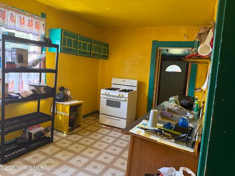 Tiny photo for 1219 Crystal Street, Toledo, OH 43605 (MLS # 10002574)