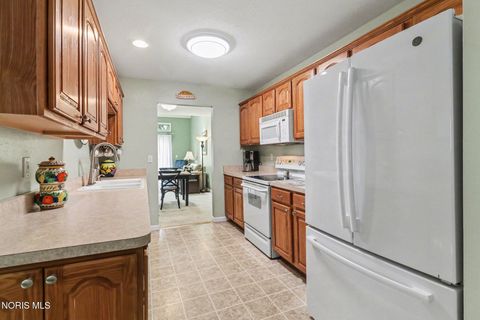 Tiny photo for 6445 Madison Cove Court # 12, Sylvania, OH 43560 (MLS # 10007007)