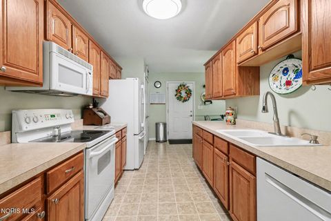 Tiny photo for 6445 Madison Cove Court # 12, Sylvania, OH 43560 (MLS # 10007007)