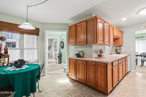 Tiny photo for 6445 Madison Cove Court # 12, Sylvania, OH 43560 (MLS # 10007007)