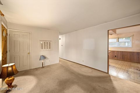 Tiny photo for 5402 Sandra Court, Toledo, OH 43613 (MLS # 10000518)