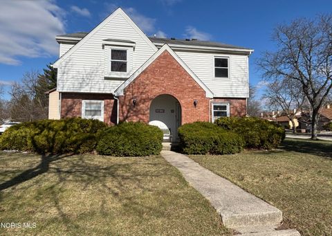 Photo of 2630 7th Street #Apt B, Maumee, OH 43537 (MLS # 10003519)