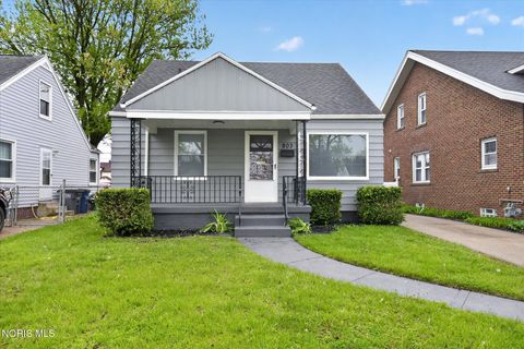 Photo of 803 Mayfair Boulevard, Toledo, OH 43612 (MLS # 10007108)