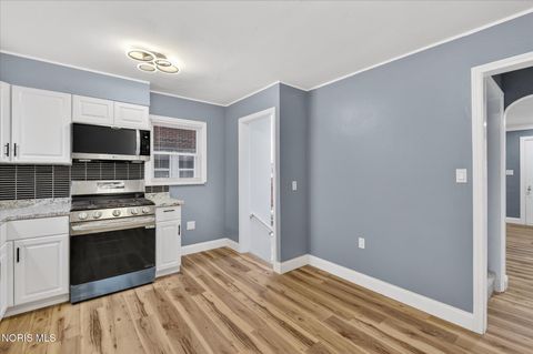 Tiny photo for 803 Mayfair Boulevard, Toledo, OH 43612 (MLS # 10007108)