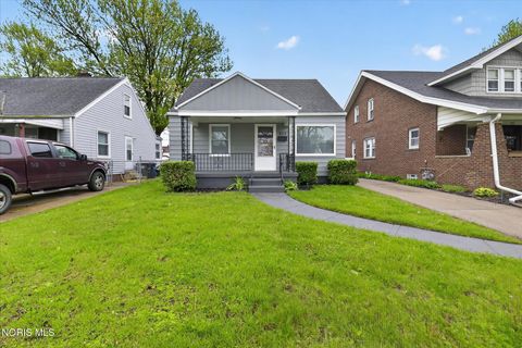 Tiny photo for 803 Mayfair Boulevard, Toledo, OH 43612 (MLS # 10007108)