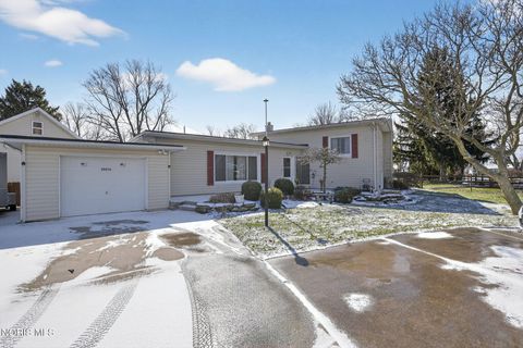 Photo of 29076 Harriet Street, Millbury, OH 43447 (MLS # 10005508)