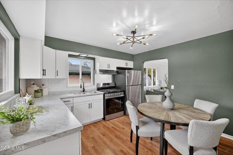 Tiny photo for 826 Ranch Drive, Toledo, OH 43607 (MLS # 10006552)