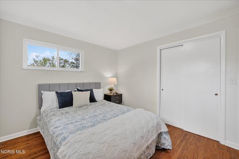 Tiny photo for 826 Ranch Drive, Toledo, OH 43607 (MLS # 10006552)