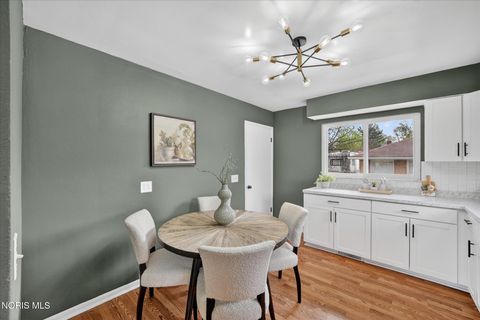 Tiny photo for 826 Ranch Drive, Toledo, OH 43607 (MLS # 10006552)