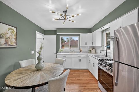 Tiny photo for 826 Ranch Drive, Toledo, OH 43607 (MLS # 10006552)