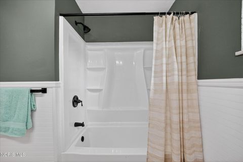 Tiny photo for 826 Ranch Drive, Toledo, OH 43607 (MLS # 10006552)