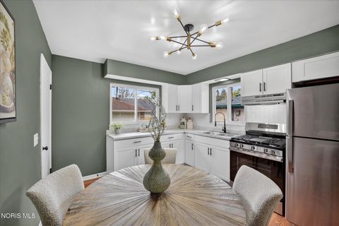 Tiny photo for 826 Ranch Drive, Toledo, OH 43607 (MLS # 10006552)