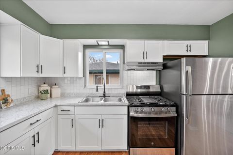 Tiny photo for 826 Ranch Drive, Toledo, OH 43607 (MLS # 10006552)