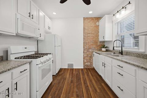 Tiny photo for 2410 Lawrence Avenue, Toledo, OH 43620 (MLS # 10003341)