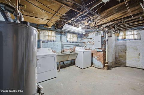 Tiny photo for 2410 Lawrence Avenue, Toledo, OH 43620 (MLS # 10003341)