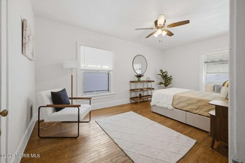 Tiny photo for 2410 Lawrence Avenue, Toledo, OH 43620 (MLS # 10003341)