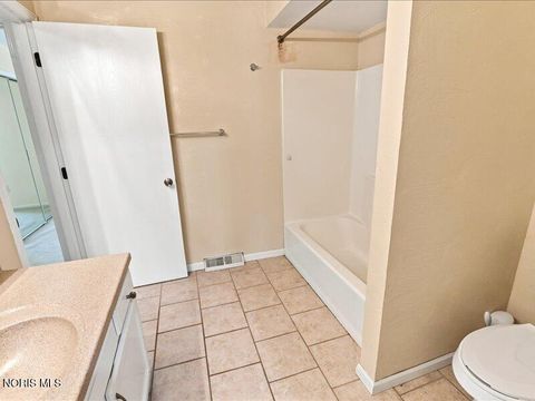 Tiny photo for 2552 Plum Leaf Lane, Toledo, OH 43614 (MLS # 10010707)