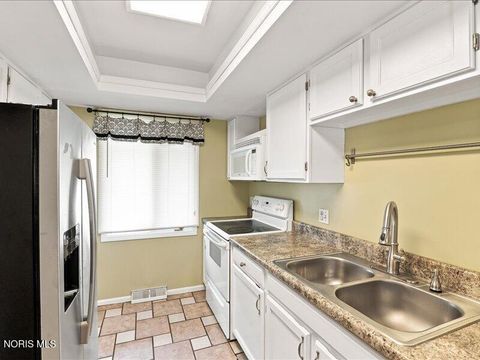 Tiny photo for 2552 Plum Leaf Lane, Toledo, OH 43614 (MLS # 10010707)