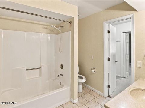 Tiny photo for 2552 Plum Leaf Lane, Toledo, OH 43614 (MLS # 10010707)