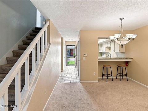 Tiny photo for 2552 Plum Leaf Lane, Toledo, OH 43614 (MLS # 10010707)